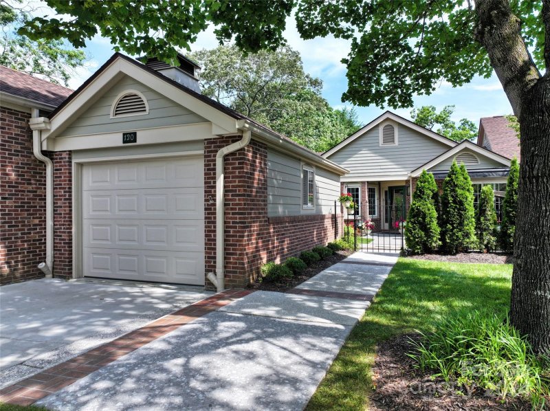 Property image 2 at 120 Glenbrook Drive, Hendersonville, NC 28739