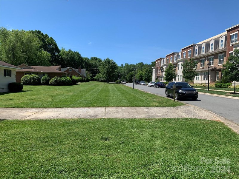 Property image 5 of 9416 Sandburg Avenue in College Downs, Charlotte, NC 28213