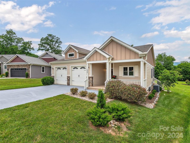 Property image 2 at 1006 Blacksmith Run Drive, Hendersonville, NC 28792