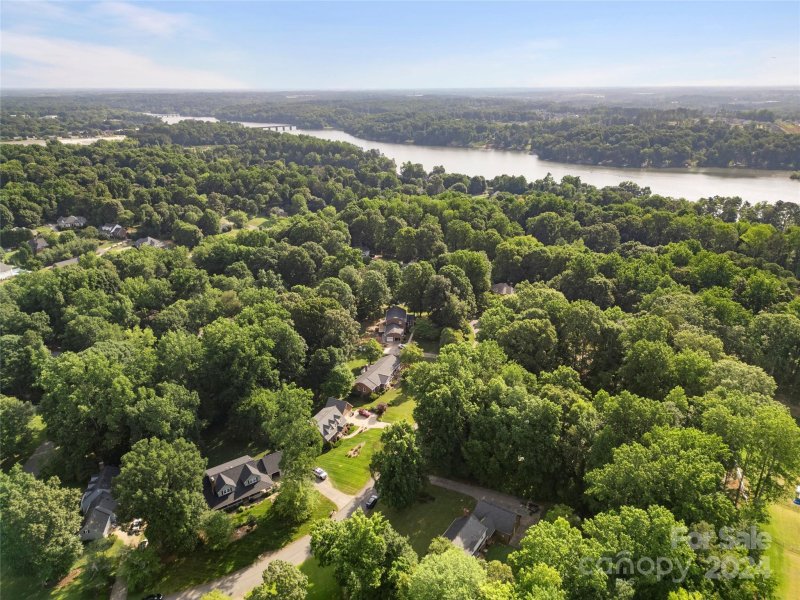 Property image 2 at 304 Fallingbrook Drive, Belmont, NC 28012