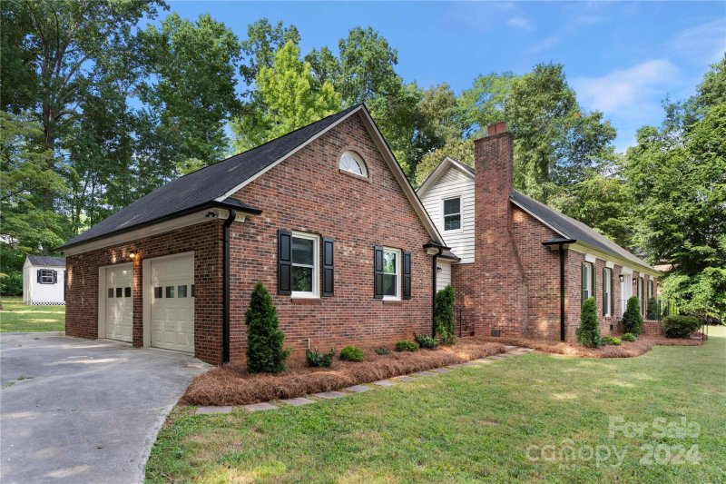 Property image 4 at 304 Fallingbrook Drive, Belmont, NC 28012