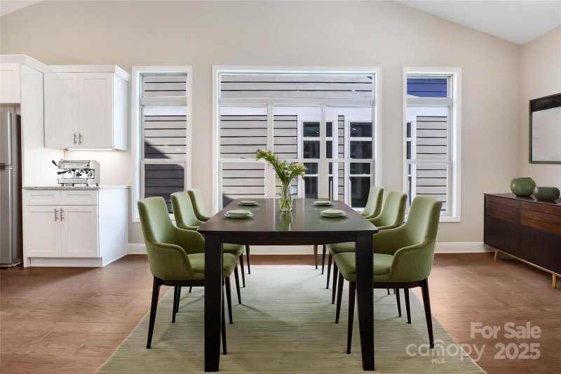 Property image 3 of 833 B Wynnshire Drive in Wynnshire Ridge, Hickory, NC 28601