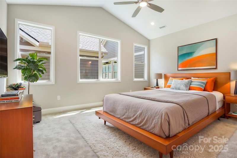 Property image 5 of 833 B Wynnshire Drive in Wynnshire Ridge, Hickory, NC 28601