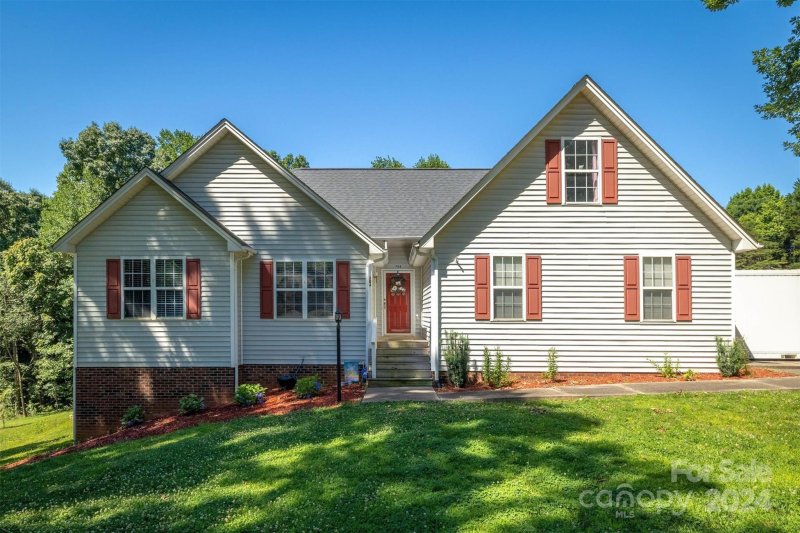 Property image 5 at 704 17th Avenue Drive, Hickory, NC 28602