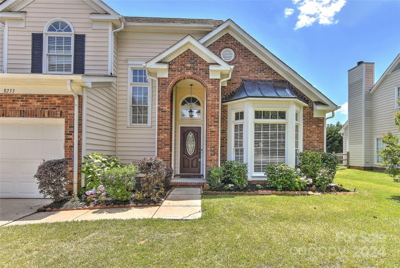 Property image 3 at 8233 Tonawanda Drive, Charlotte, NC 28277
