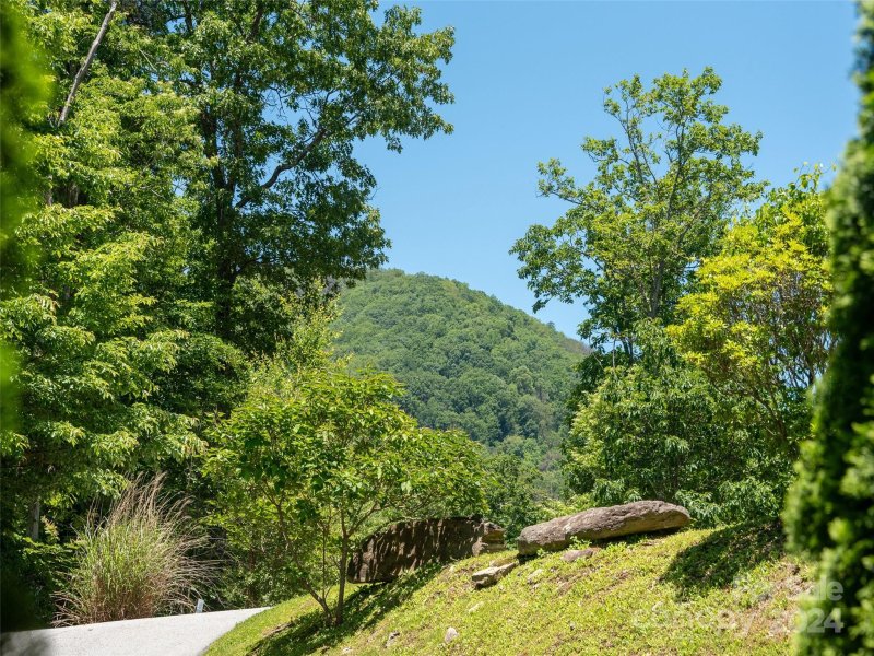 Property image 3 at 324 Goodview Drive, Hendersonville, NC 28792