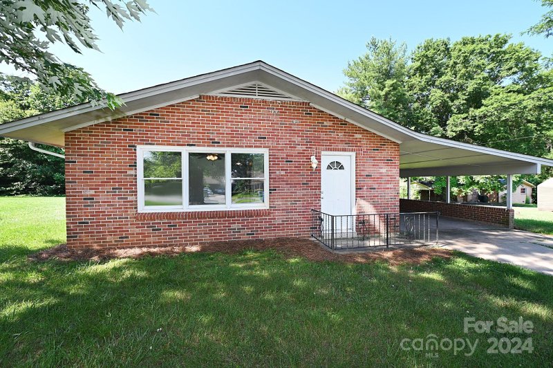 Property image 2 at 2130 14th Avenue Drive, Hickory, NC 28601