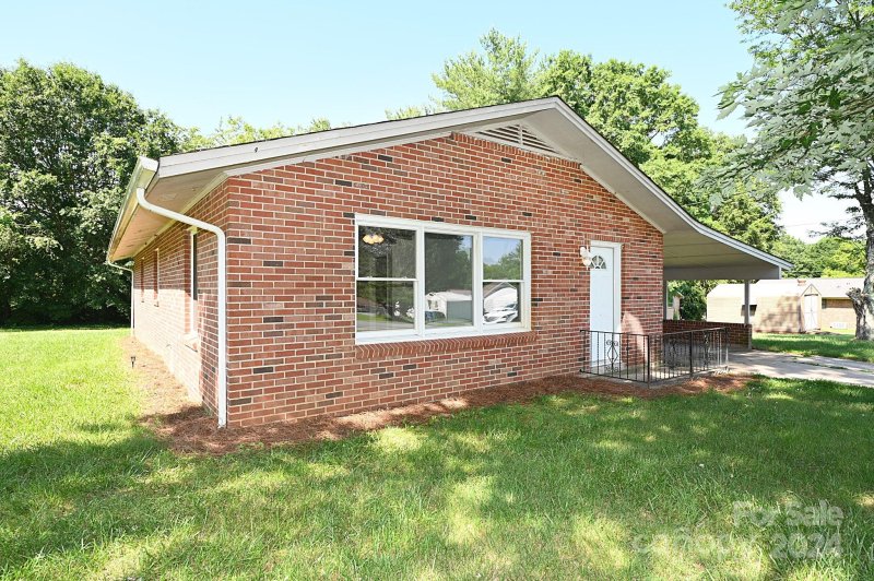 Property image 3 at 2130 14th Avenue Drive, Hickory, NC 28601