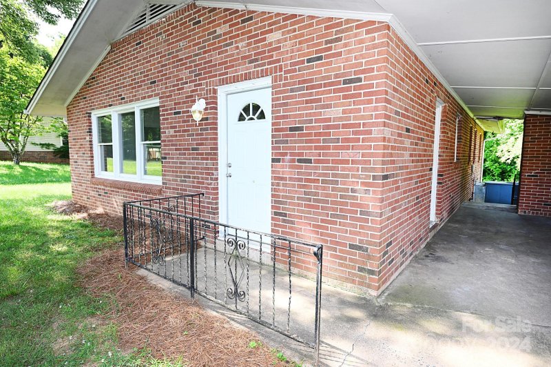 Property image 4 at 2130 14th Avenue Drive, Hickory, NC 28601