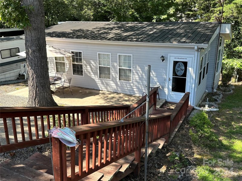 Property image 2 of 108 Meadowview Circle in Badin Shores Resort, New London, NC 28127