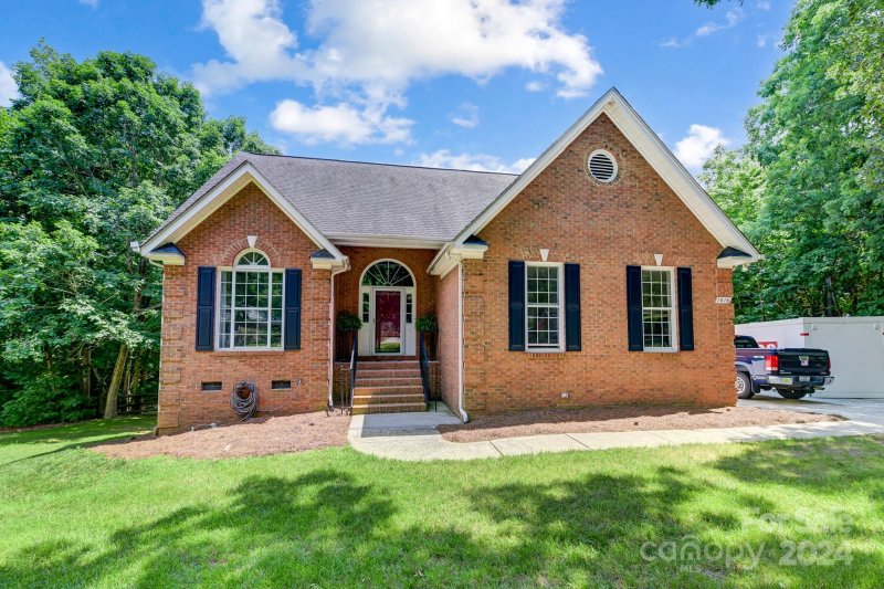 Property image 2 at 1016 Hunley Hill Court, Matthews, NC 28104