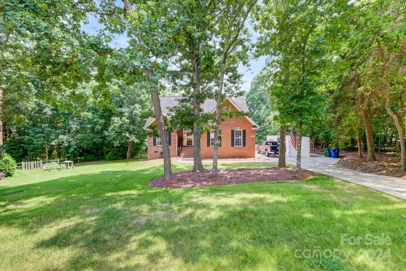 Property image 3 at 1016 Hunley Hill Court, Matthews, NC 28104