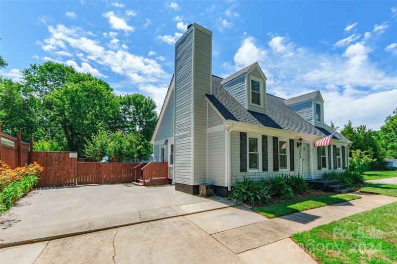 Property image 3 at 7506 Lancashire Drive, Mint Hill, NC 28227