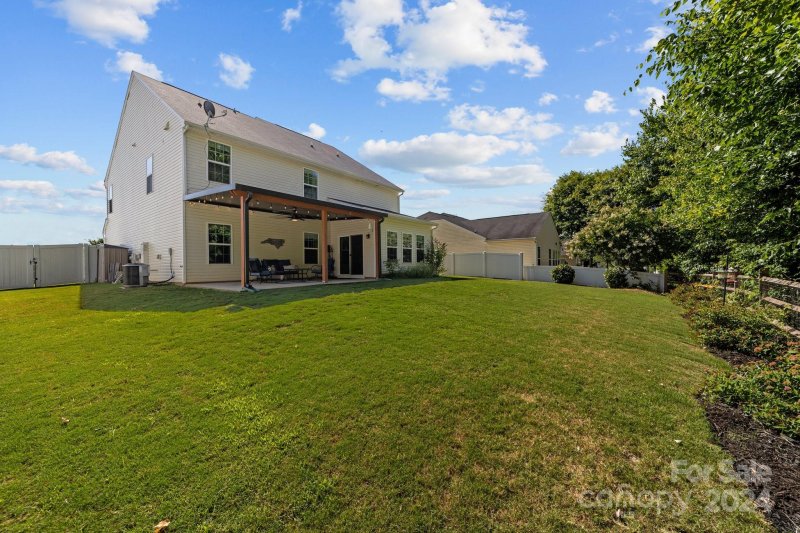 Property image 4 at 7082 Kenyon Drive, Denver, NC 28037