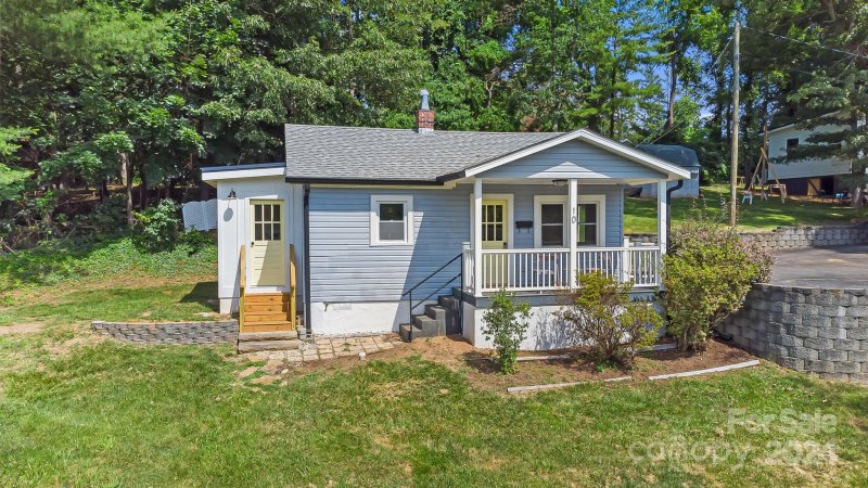 Property image 2 at 10 Laban Lane, Asheville, NC 28805