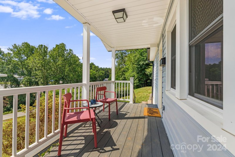 Property image 3 at 10 Laban Lane, Asheville, NC 28805