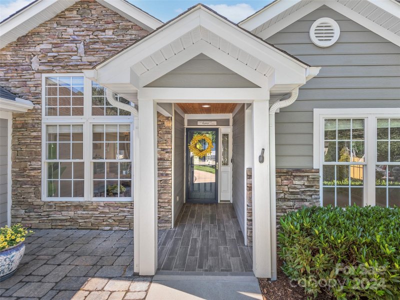 Property image 3 at 6 Slosman Drive, Asheville, NC 28806