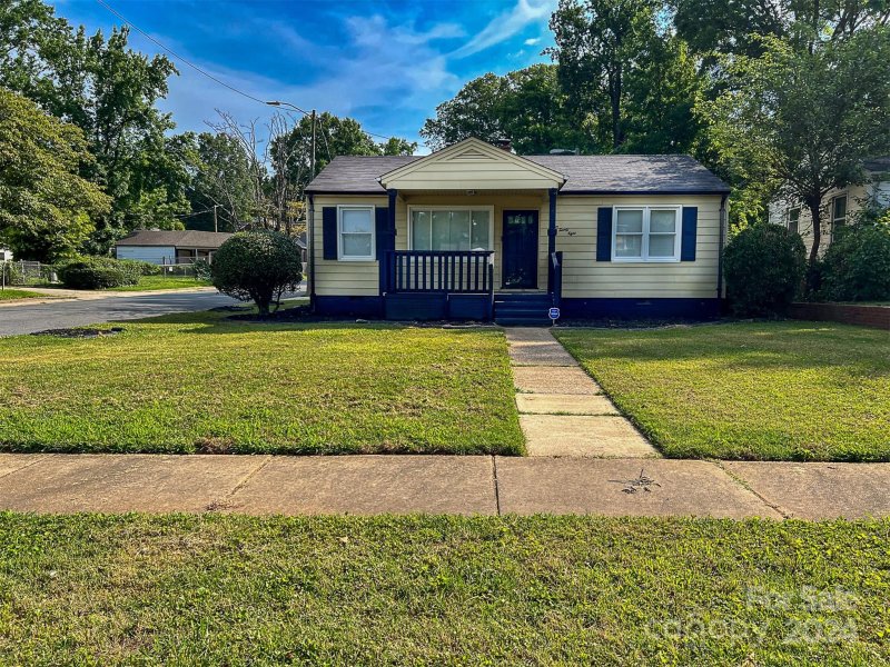 Property image 4 at 328 Plymouth Avenue, Charlotte, NC 28206