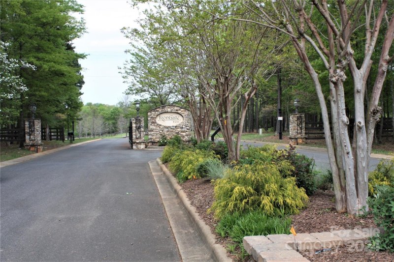 Irongate Farm, Clover Community