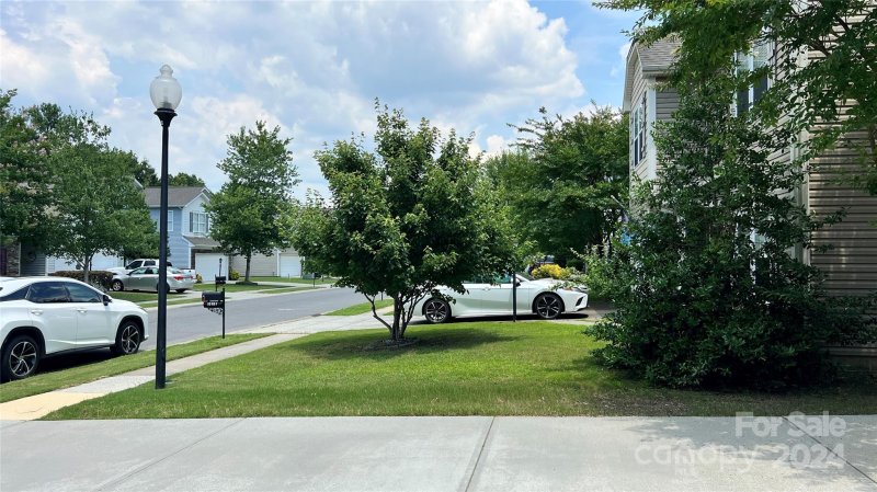 Property image 3 at 15635 Lakepoint Forest Drive, Charlotte, NC 28278