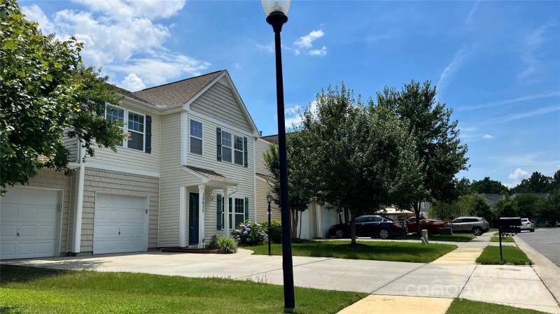 Property image 5 at 15635 Lakepoint Forest Drive, Charlotte, NC 28278