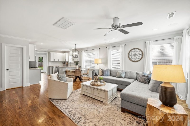 Property image 4 at 3135 Shenandoah Avenue, Charlotte, NC 28205