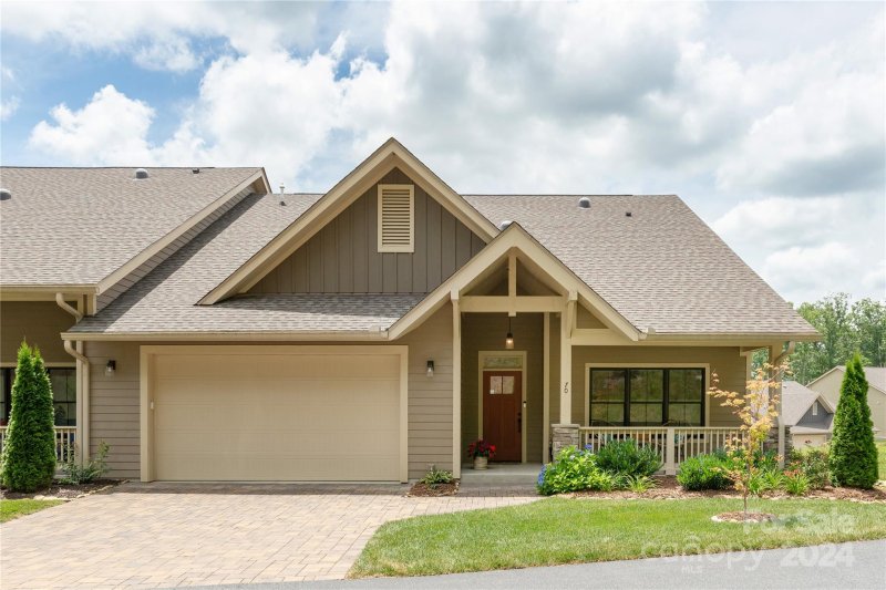 Property image 2 at 70 Copper Creek Lane, Hendersonville, NC 28739