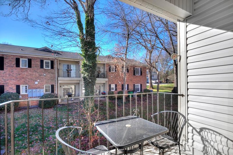 Property image 4 at 5927 Quail Hollow Road, Charlotte, NC 28210