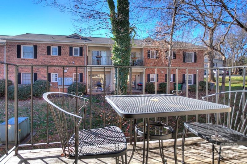 Property image 5 at 5927 Quail Hollow Road, Charlotte, NC 28210