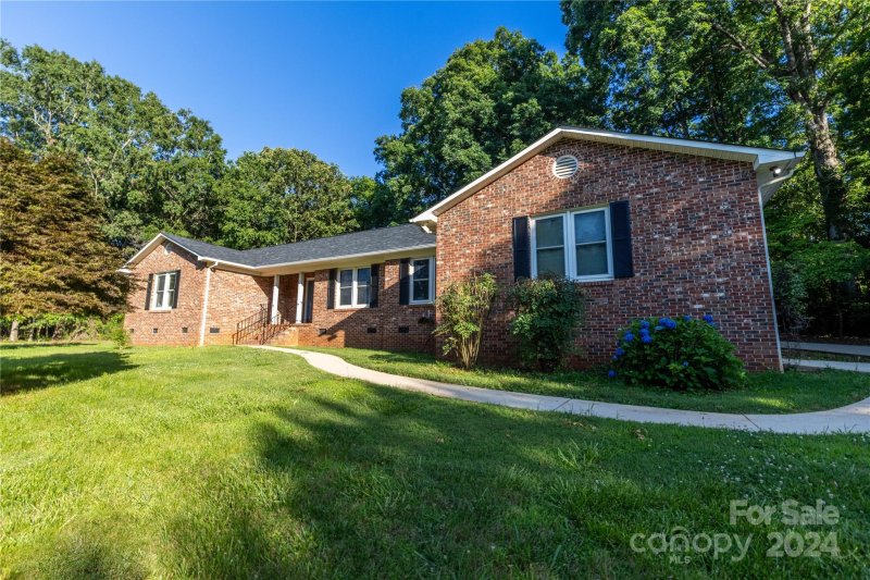 2304 Eden Terrace