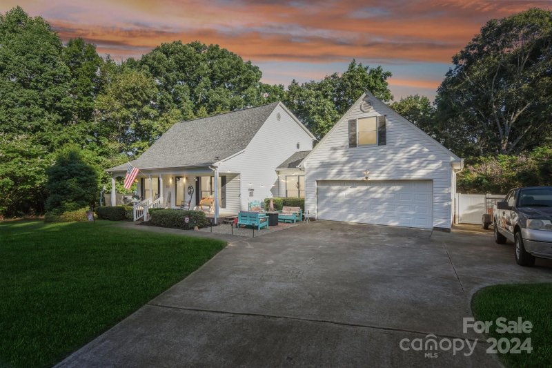 Property image 2 at 110 Crystal Brook Drive, Kings Mountain, NC 28086