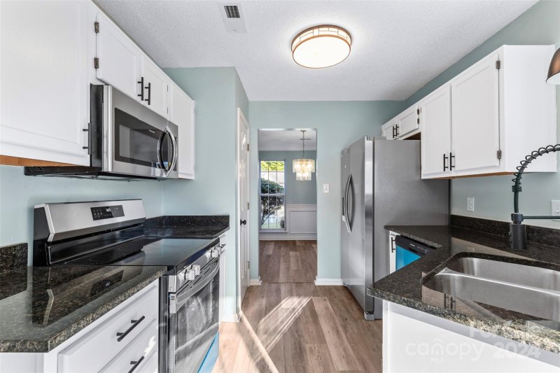 Property image 4 at 8242 Vermilion Drive, Charlotte, NC 28215