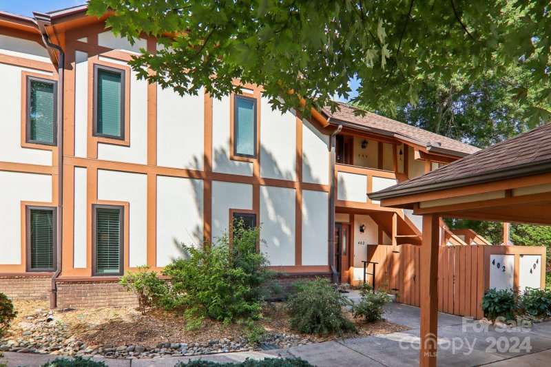 Property image 3 at 402 Fleetwood Plaza, Hendersonville, NC 28739
