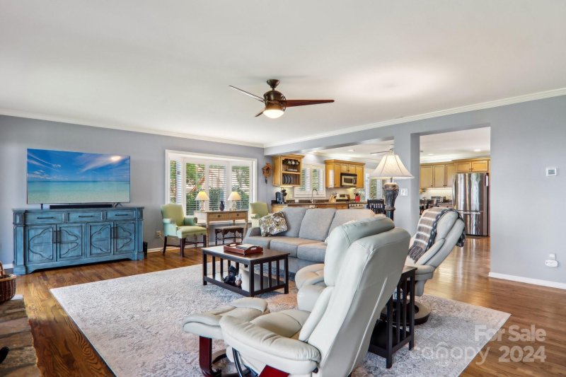 Property image 5 at 402 Fleetwood Plaza, Hendersonville, NC 28739