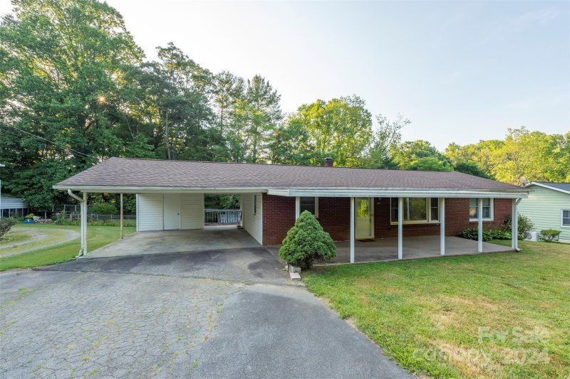 Property image 2 at 146 Eastwood Avenue, Swannanoa, NC 28778