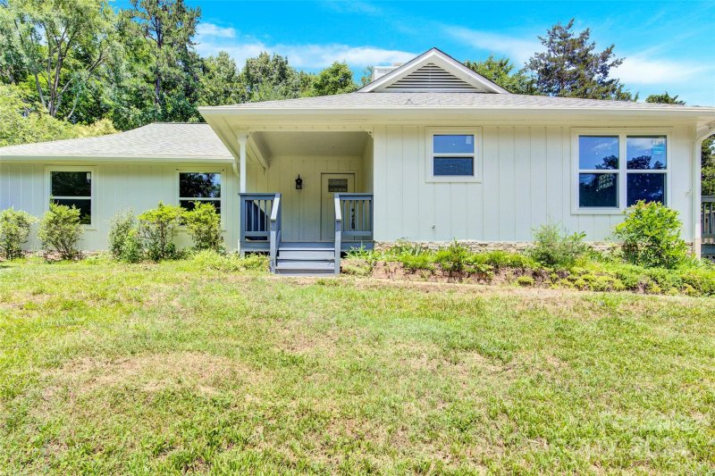 Property image 2 of 8433 Rittenhouse Circle in High Timbers, Charlotte, NC 28270