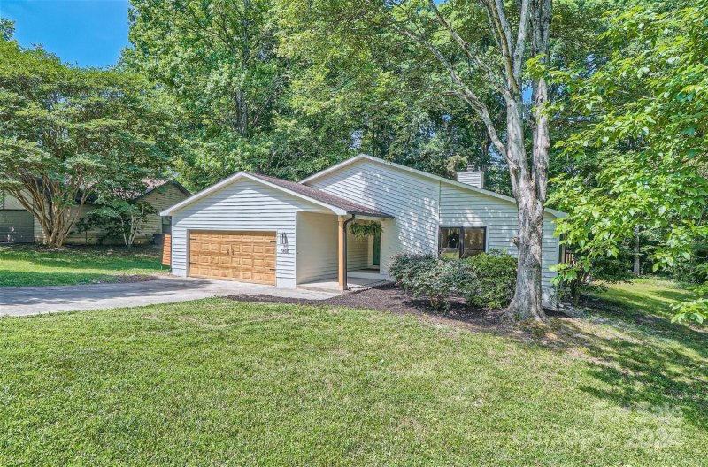 Property image 2 at 7440 Sheffingdell Drive, Charlotte, NC 28226