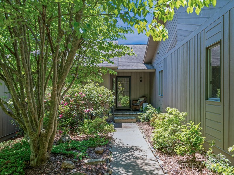 Property image 2 at 36 Stony Ridge, Asheville, NC 28804