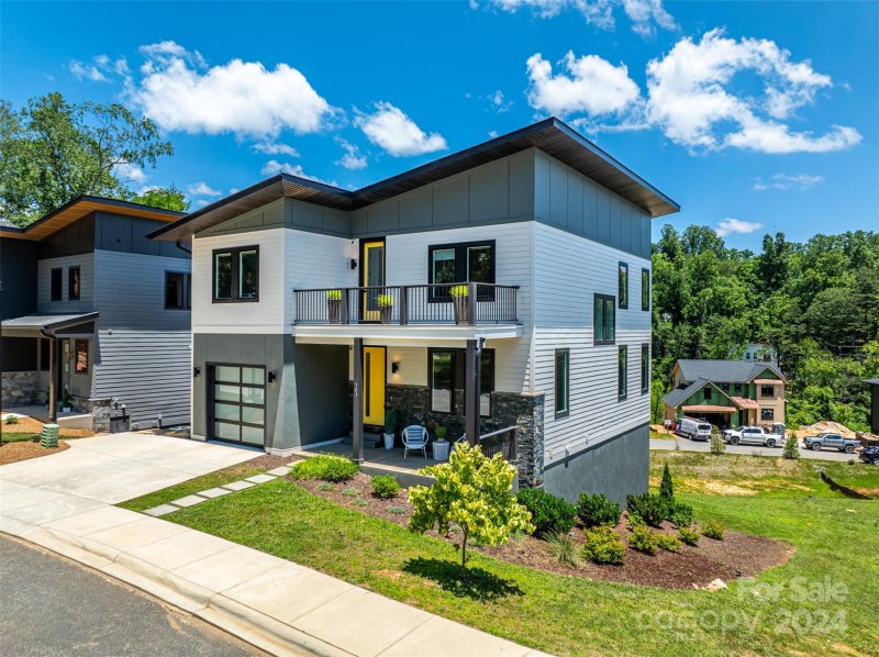 Property image 2 of 303 Iron Ridge Loop in Asheville West, Asheville, NC 28806