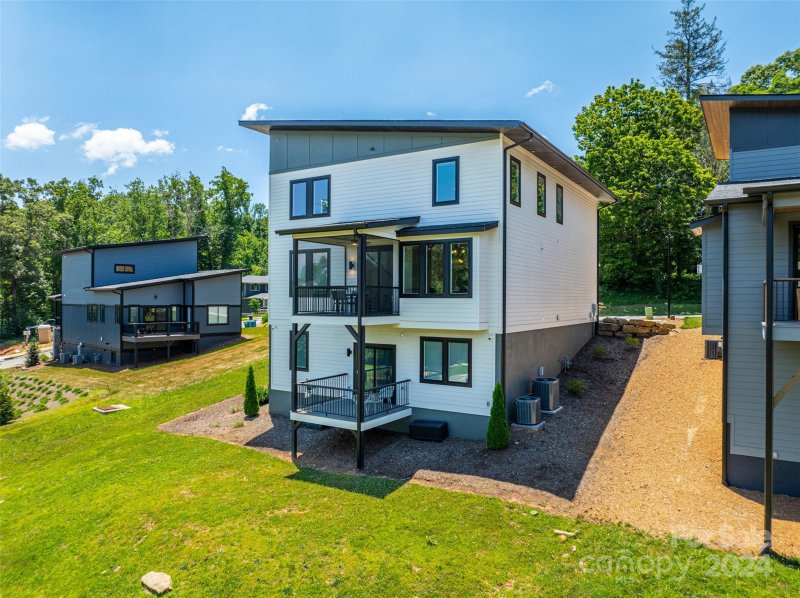 Property image 5 of 303 Iron Ridge Loop in Asheville West, Asheville, NC 28806