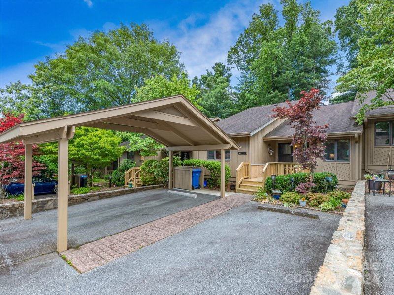 Property image 2 at 904 Red Oak Drive, Hendersonville, NC 28791