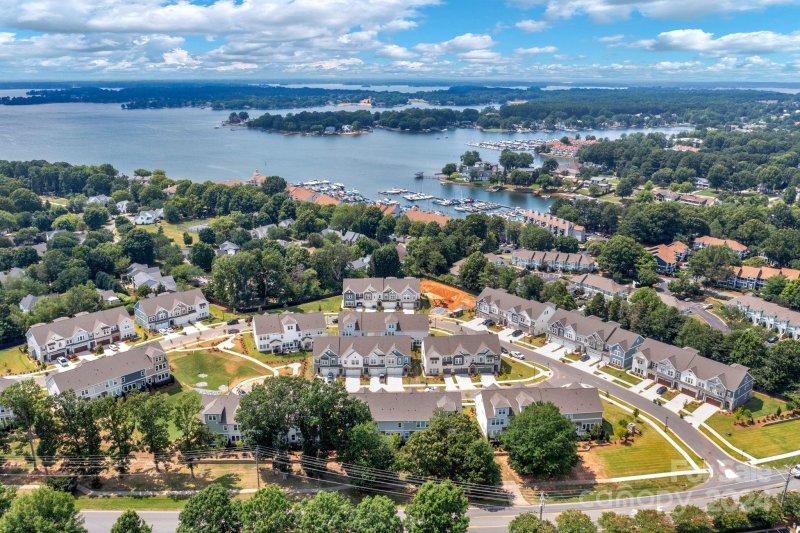 Property image 3 at 9021 Charles Francis Lane, Cornelius, NC 28031