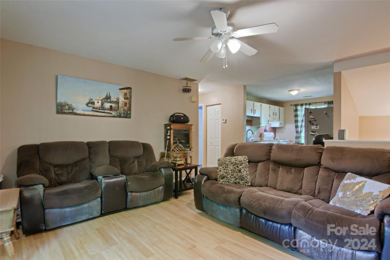 Property image 3 at 1010 W Gilbert Street, Hendersonville, NC 28792