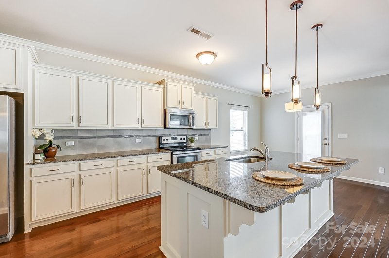 1108 Bannockburn Avenue