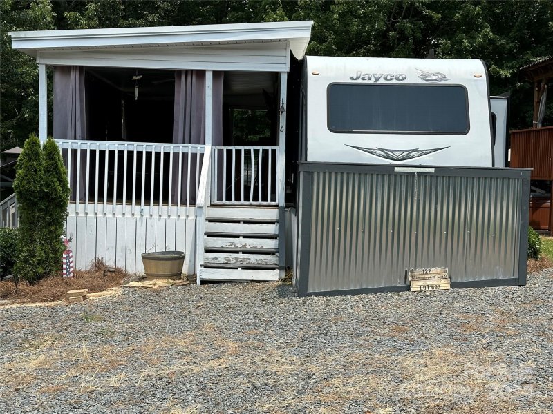 122 Hummingbird Circle