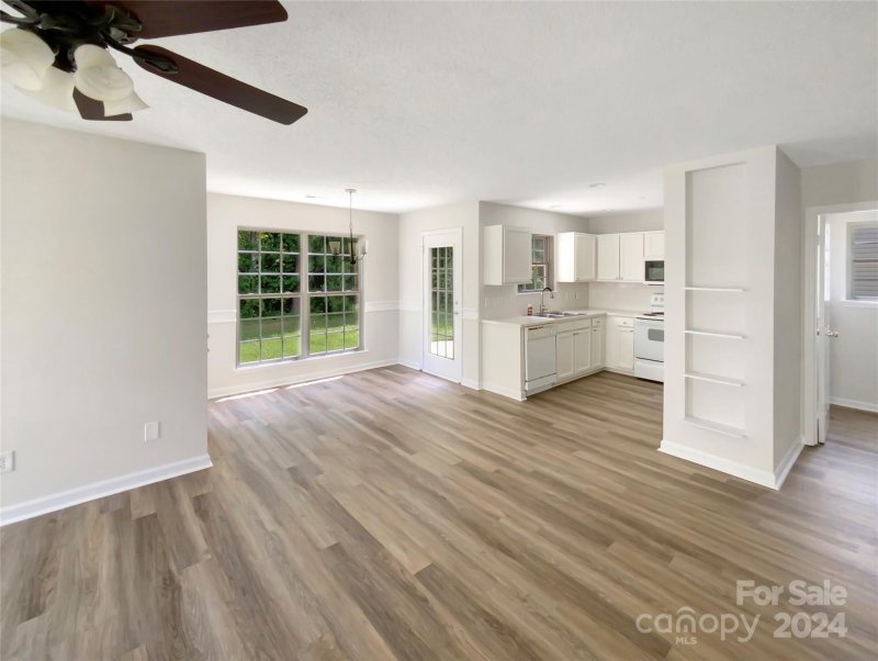 Property image 3 at 844 Almora Drive, Charlotte, NC 28216