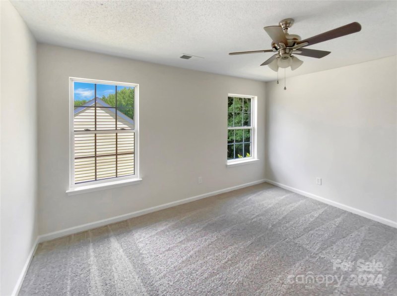 Property image 4 at 844 Almora Drive, Charlotte, NC 28216