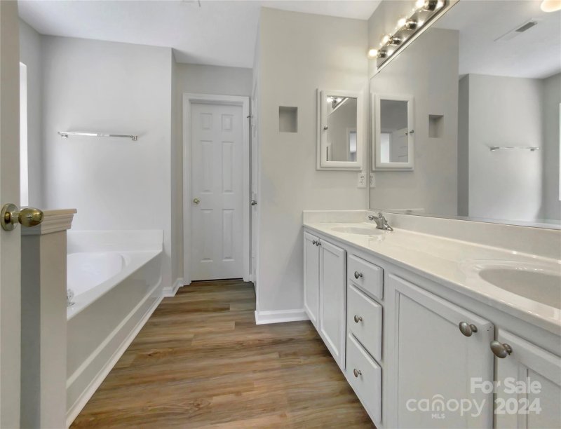 Property image 5 at 844 Almora Drive, Charlotte, NC 28216