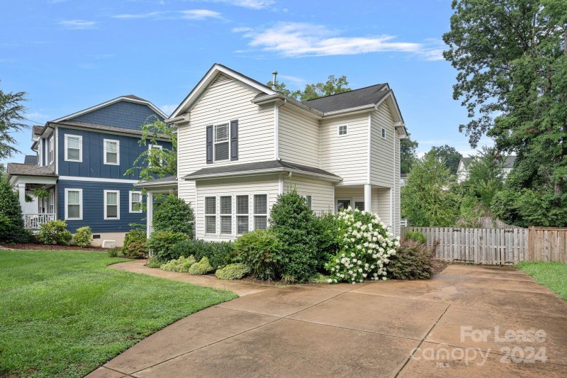 Property image 2 at 430 Iverson Way, Charlotte, NC 28203