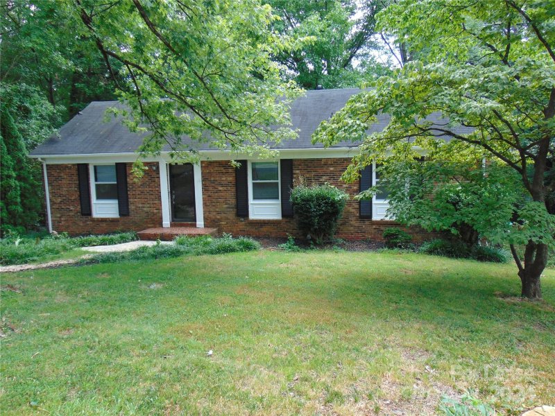 Property image 2 at 918 Tally Ho Court, Charlotte, NC 28212